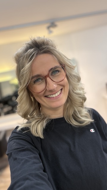 Friseurmeisterin Sarah Grafe